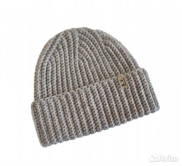 Женская шапка из шерсти ручная работа