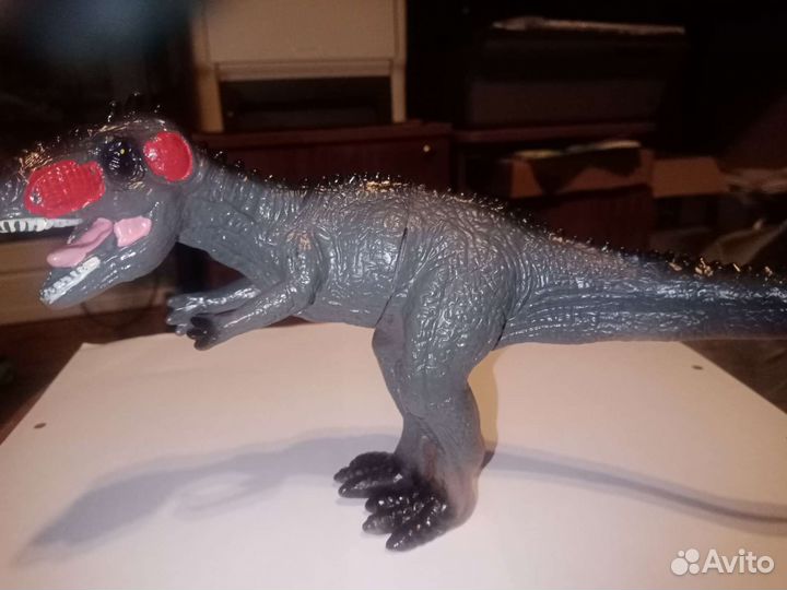 Фигурки динозавров