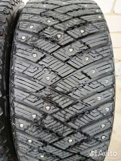 Goodyear Ultragrip Ice Arctic 205/50 R17 93T