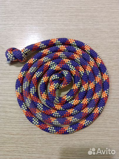 Гимнастическая скакалка