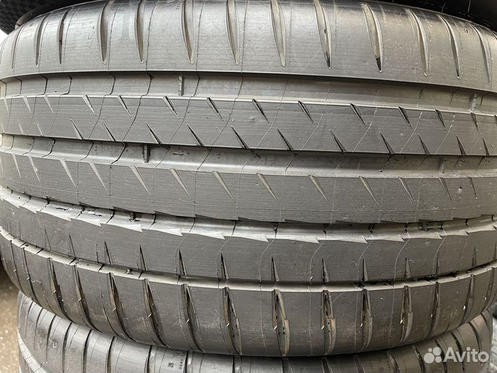 Michelin Pilot Sport 4 S 245/35 R20 и 265/30 R20 94Y