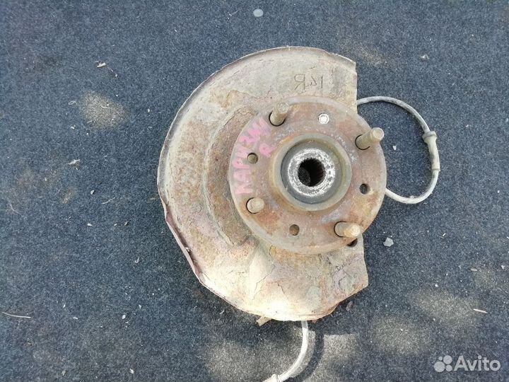 Поворотный кулак передний правый Мицубиши Каризма