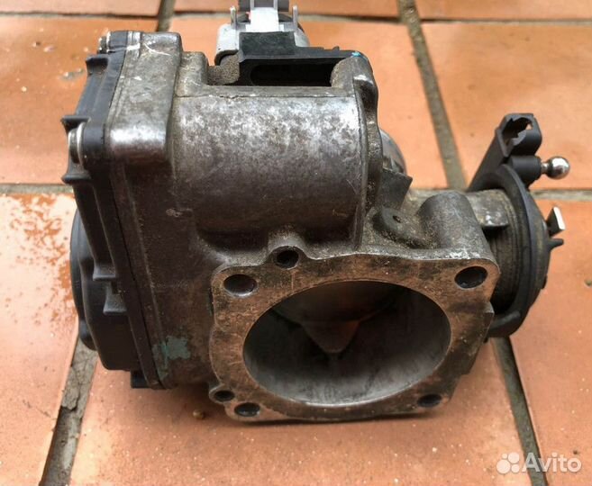 Заслонка дроссельная VW Passat B5 058133063M