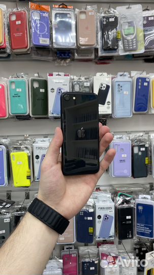 iPhone SE, 64 ГБ