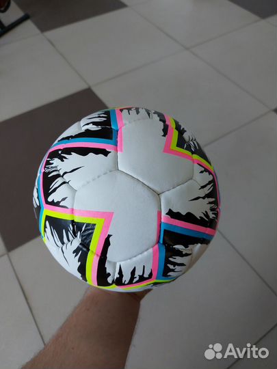 Футбольный мяч adidas uniforia новый