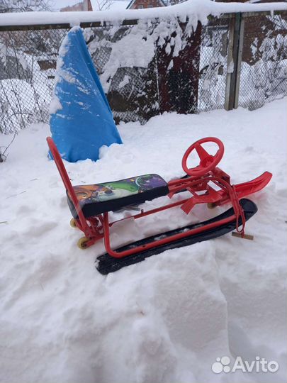 Снегокат со спинкой и колесами