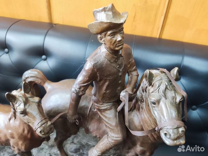 Бронзовая скульптура с лошадьми