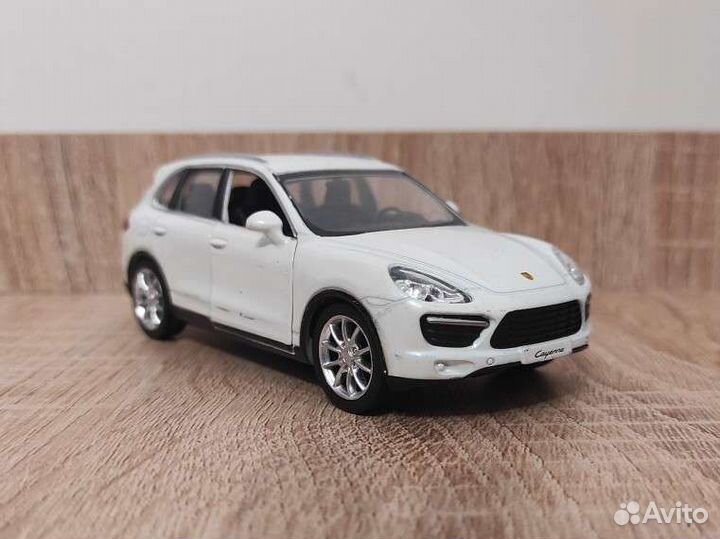 Porsche Cayenne Turbo S RMZ City