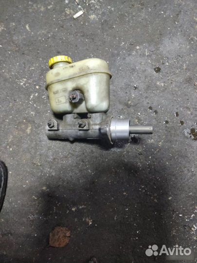 Главный тормозной цилиндр Jeep Grand Cherokee