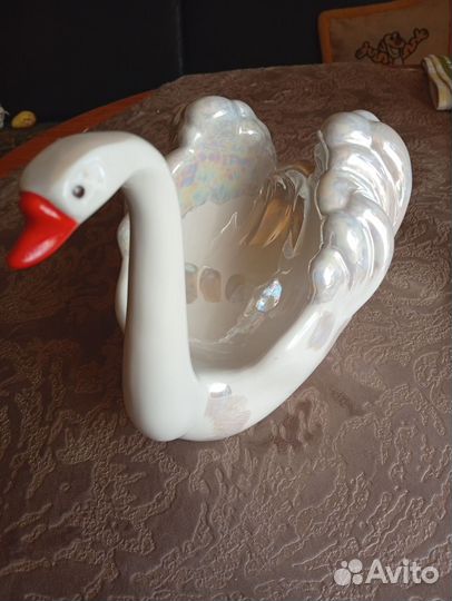 Ваза конфетница- Лебедь, фарфор, люстр. Киевский