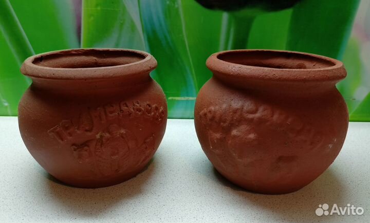 Пара горшочков из глины 