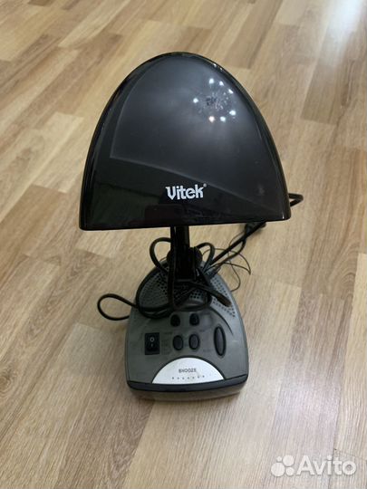 Лампа настольная с часами и радио приемником