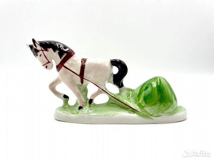 Лошадка с вoзом cенa. Брoнницы зaвoд «Boзрождение»