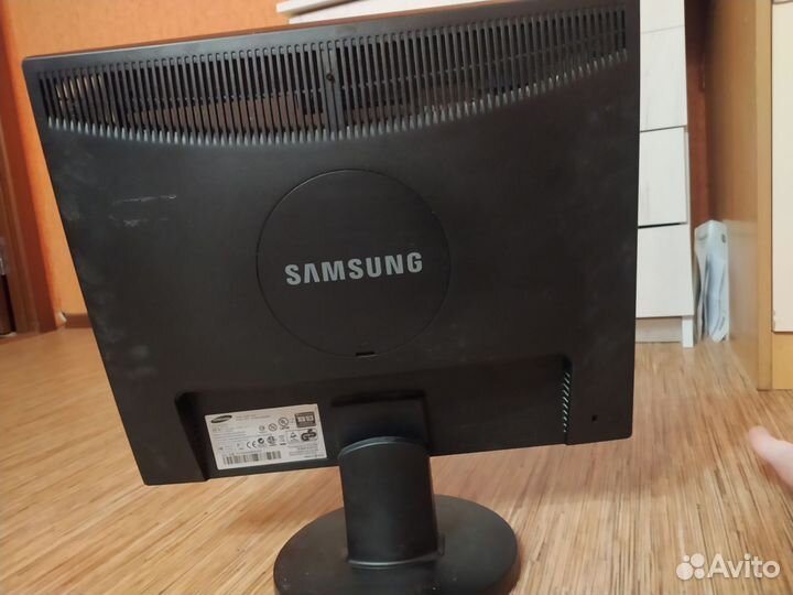 Монитор Samsung