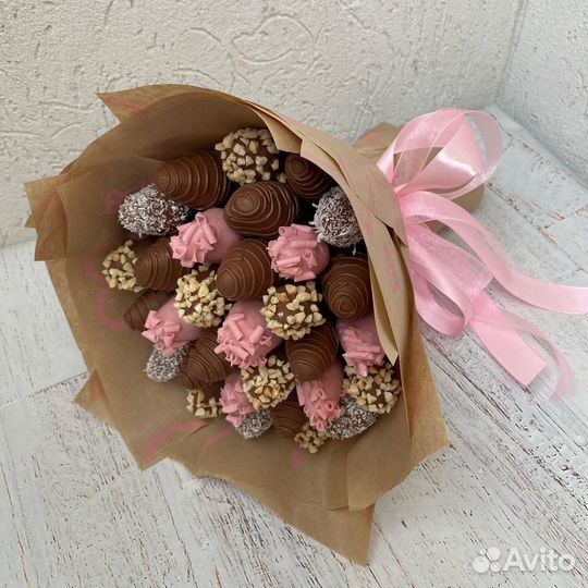 Сладкие букеты из клубники в шоколаде