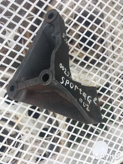 Кронштейн генератора Киа Спортейдж