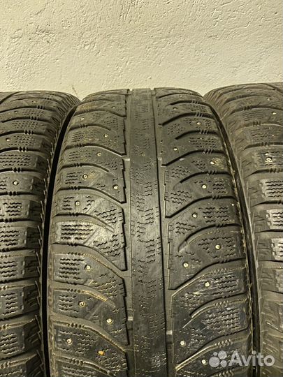 Bridgestone Ice Cruiser 7000 215/60 R17 100T