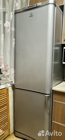 Холодильник бу indesit