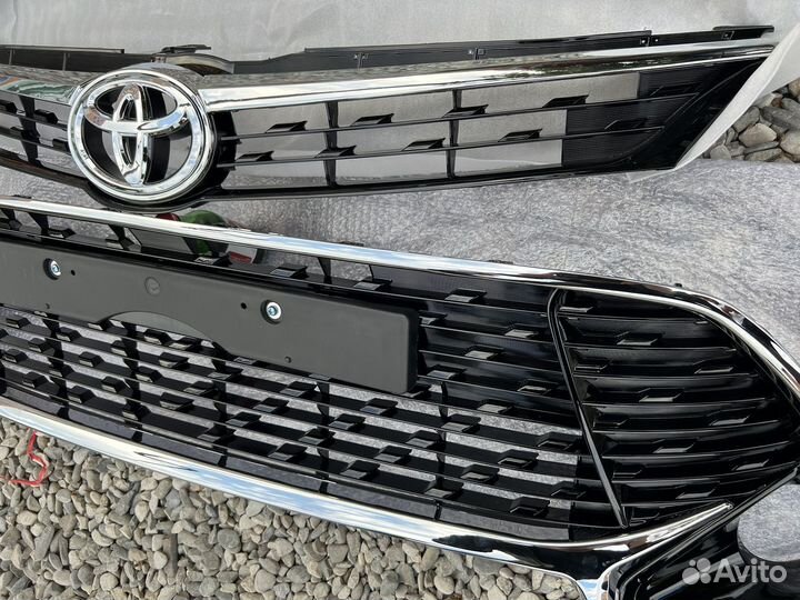 Решетки на Тойоту Камри v55 Комплект + Эмблема