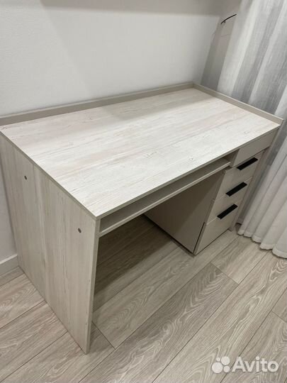 Стол письменный новый