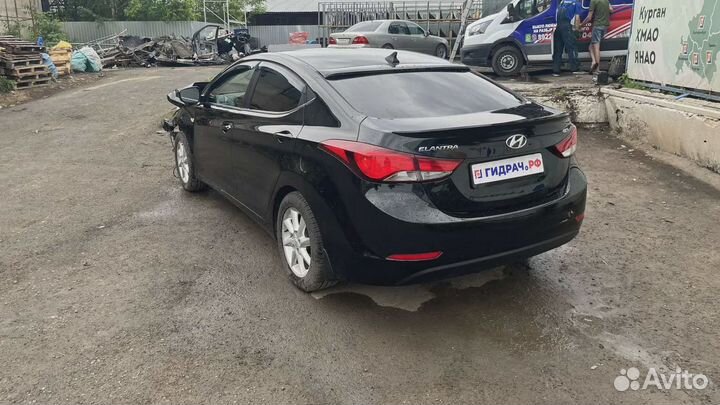 Кронштейн усилителя заднего бампера левый Hyundai Elantra (MD) 86681-3X700