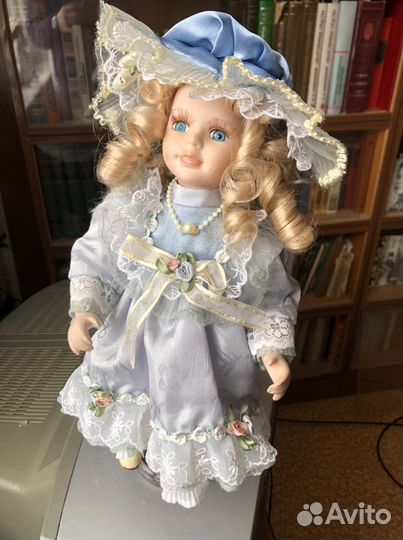 Кукла фарфоровая коллекционная