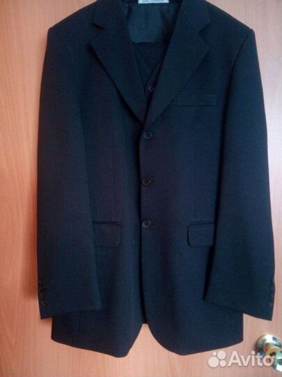 Костюм тройка