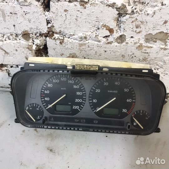 Панель приборов Volkswagen Vento 1.8 AAM 1992