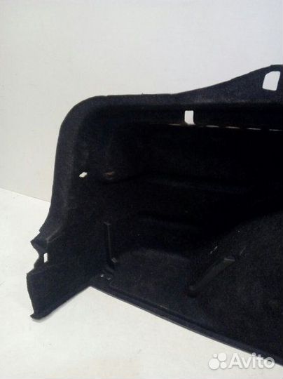 Обшивка багажника задняя левая Skoda Rapid 1