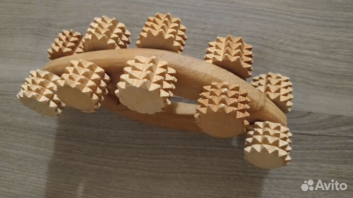 Массажёр деревянный, ручной, с крутящимся роликами