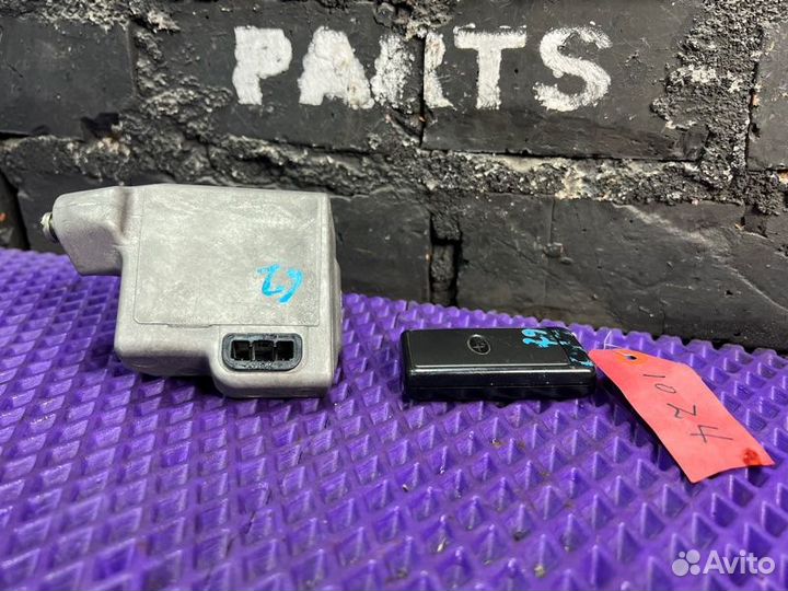 Замок зажигания Subaru Impreza GH2-033690 2009