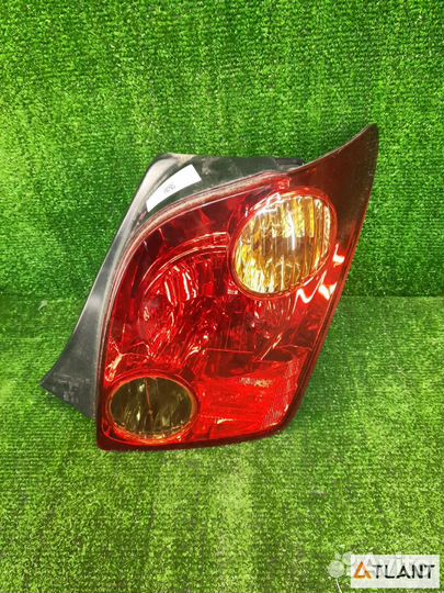 Фонарь задний правый toyota IST