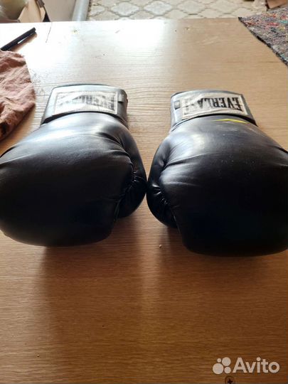 Боксерские перчатки everlast 14oz