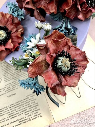 Брошь из кожи Весенний букет