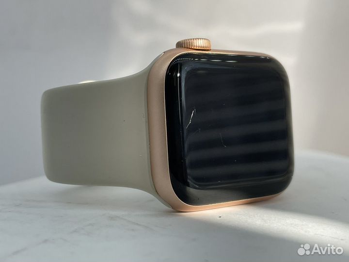 Часы apple watch SE 40mm gold