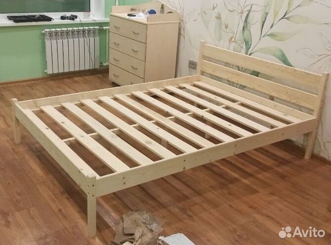 Кровать двухспальная из массива дерева