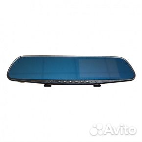 Автомобильный видеорегистратор в зеркале заднего в