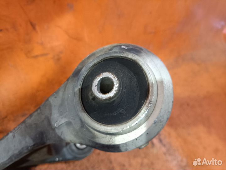 Рычаг передний левый Nissan Gloria MY34