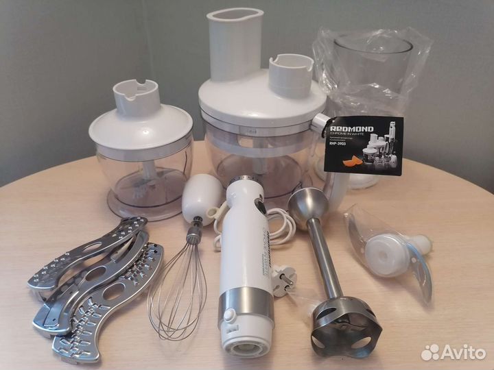 Кухонный комбайн Redmond RHP-3903