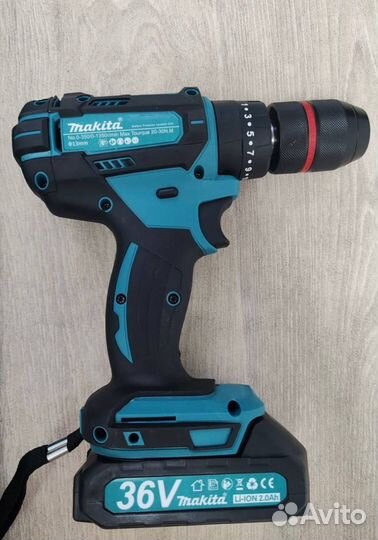 Аккумуляторный шуруповерт Makita с набором