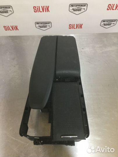 Подлокотник мерседес C204 W204