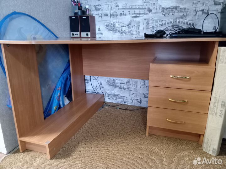 Компьютерный стол