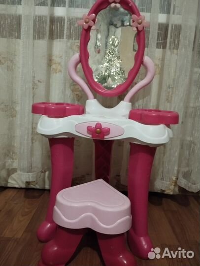 Туалетный столик с зеркалом для девочек