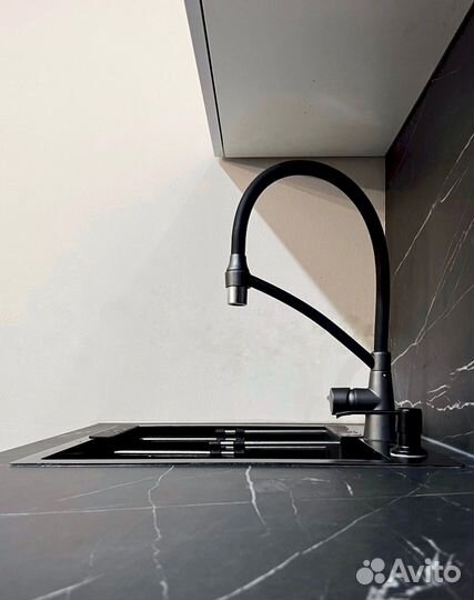 Кухня на заказ под потолок