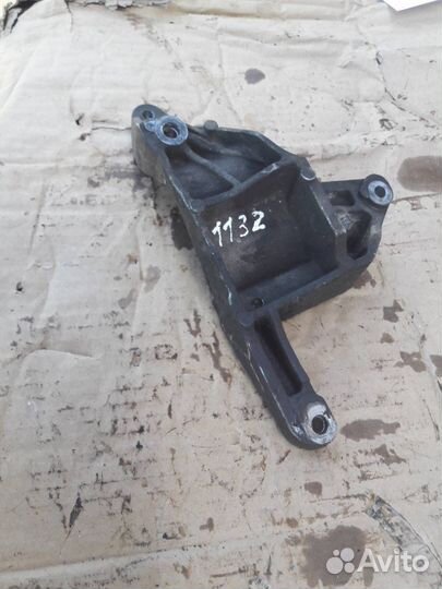 Кронштейн двигателя Ford Mondeo 3 рест. 2005