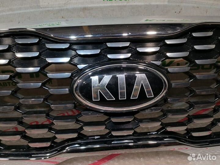 Решетка радиатора передняя Kia Sorento UM