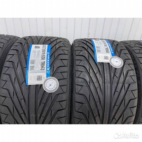 Triangle TR968 245/35 R20