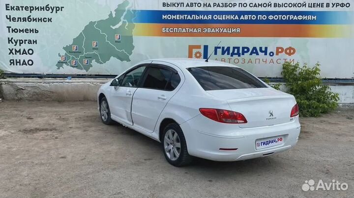 Воздуховод радиатора правый Peugeot 408 9677252080