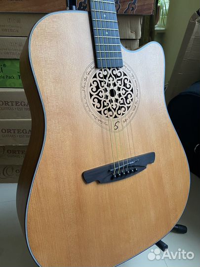 Акустическая гитара