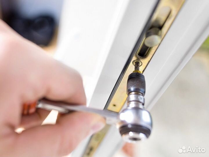 Ремонт и регулировка окон, устранение продувания